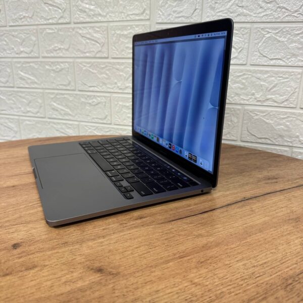 Ультрабук Б-клас Apple MacBook Air 13 2020 A2338 / 13.6" (2560x1600) IPS / Apple M1 (8 ядер по 2.1 - 3.2 GHz) / 8 GB DDR4 / 256 GB SSD / Apple M1 Graphics / WebCam / MacOS - Зображення 5