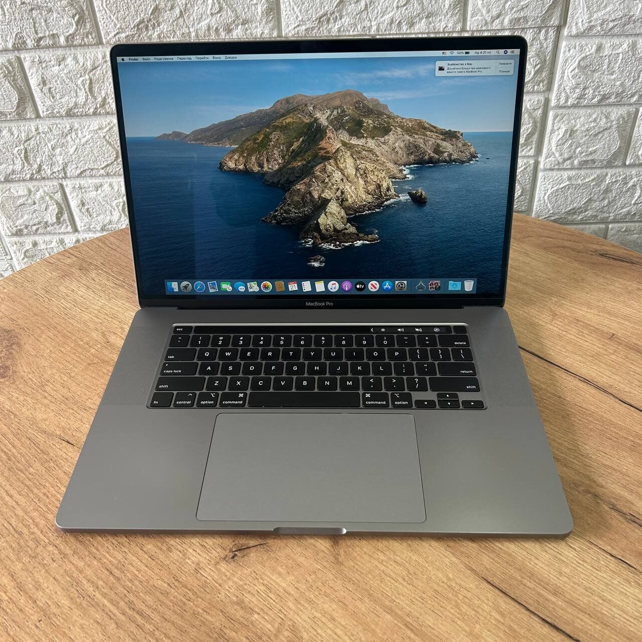 Ультрабук Б-клас Apple MacBook Pro 16 2019 A2141 / 16" (3072x1920) IPS / Intel Core i7-9750H (6 (12) ядер по 2.6 - 4.5 GHz) / 16 GB DDR4 / 512 GB SSD / AMD Radeon Pro 5300M, 4 GB GDDR6, 128-bit / WebCam / MacOS - Зображення 2