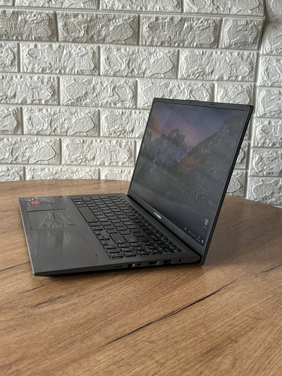 Ультрабук Б-клас Asus VivoBook 15 X512DA / 15.6" (1920x1080) TN / AMD Ryzen 5 3500U (4 (8) ядра по 2.1 - 3.7 GHz) / 8 GB DDR4 / 256 GB SSD / AMD Radeon Vega 8 Graphics / WebCam / HDMI - Зображення 5