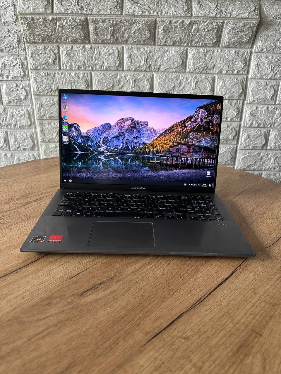 Ультрабук Б-клас Asus VivoBook 15 X512DA / 15.6" (1920x1080) TN / AMD Ryzen 5 3500U (4 (8) ядра по 2.1 - 3.7 GHz) / 8 GB DDR4 / 256 GB SSD / AMD Radeon Vega 8 Graphics / WebCam / HDMI - Зображення 2