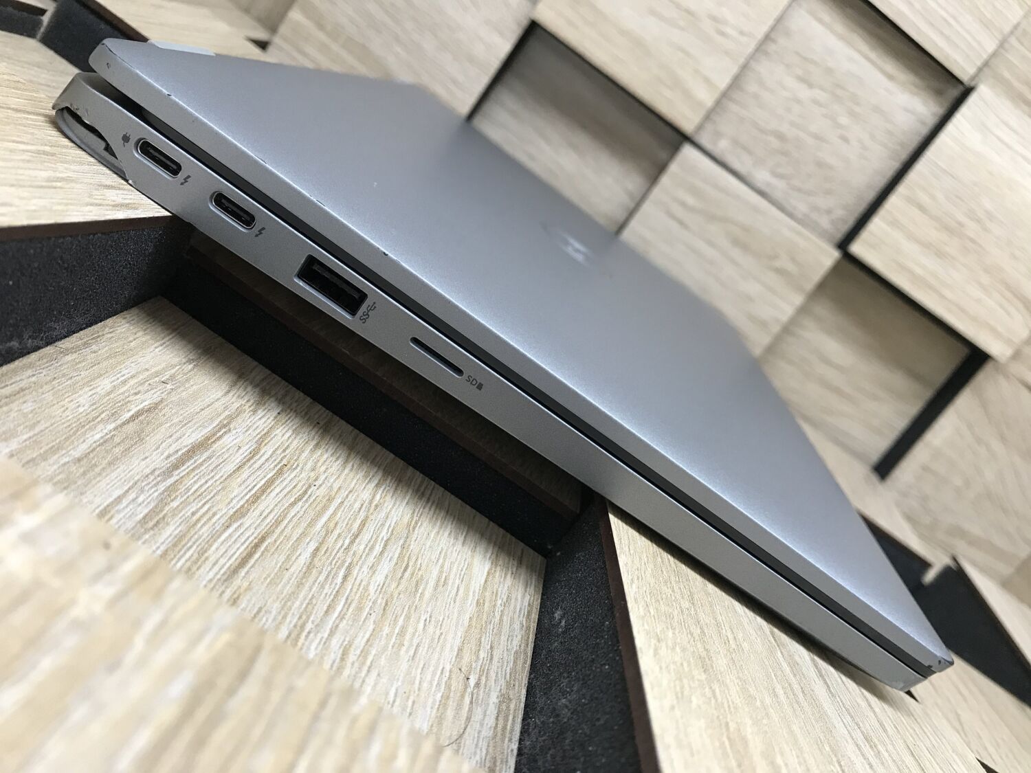 Ультрабук Б-клас Dell Latitude 5320 / 13.3" (1920x1080) IPS / Intel Core i5-1135G7 (4 (8) ядра по 2.4 - 4.2 GHz) / 8 GB DDR4 / 256 GB SSD M.2 / Intel Iris X Graphics / WebCam / Windows 10 ліцензія - Зображення 5