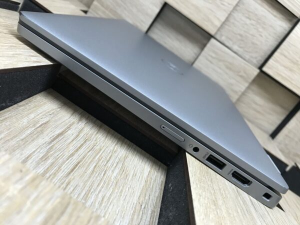Ультрабук Б-клас Dell Latitude 5320 / 13.3" (1920x1080) IPS / Intel Core i5-1135G7 (4 (8) ядра по 2.4 - 4.2 GHz) / 8 GB DDR4 / 256 GB SSD M.2 / Intel Iris X Graphics / WebCam / Windows 10 ліцензія - Зображення 6