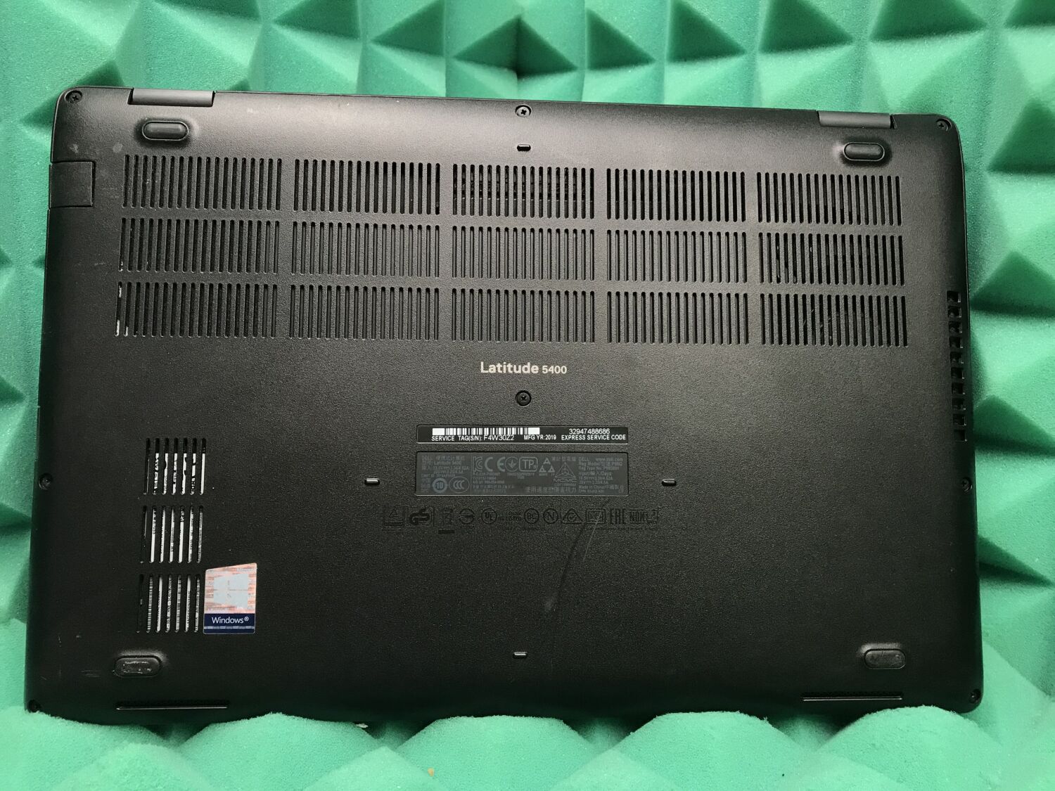 Ультрабук Б-клас Dell Latitude 5400 / 14" (1920x1080) IPS / Intel Core i5-8265U (4 (8) ядра по 1.6 - 3.9 GHz) / 8 GB DDR4 / 256 GB SSD / Intel UHD Graphics 620 / WebCam / USB 3.1 / HDMI / Windows 10 ліцензія - Зображення 9