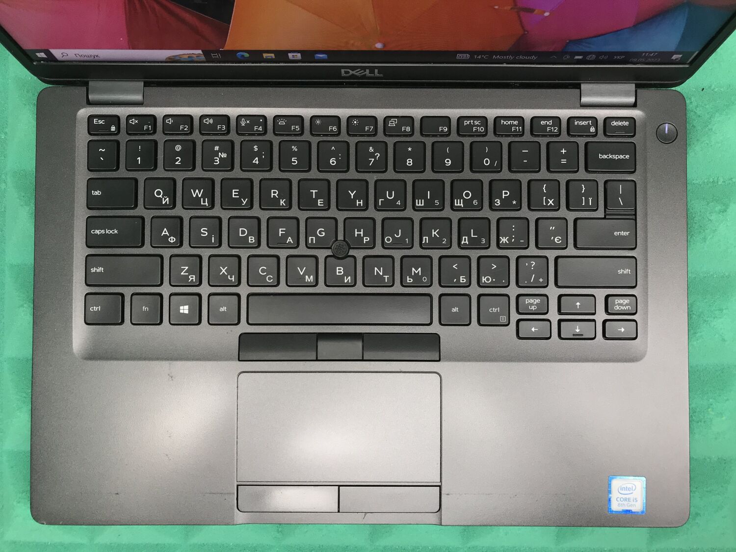 Ультрабук Б-клас Dell Latitude 5400 / 14" (1920x1080) IPS / Intel Core i5-8265U (4 (8) ядра по 1.6 - 3.9 GHz) / 8 GB DDR4 / 256 GB SSD / Intel UHD Graphics 620 / WebCam / USB 3.1 / HDMI / Windows 10 ліцензія - Зображення 4