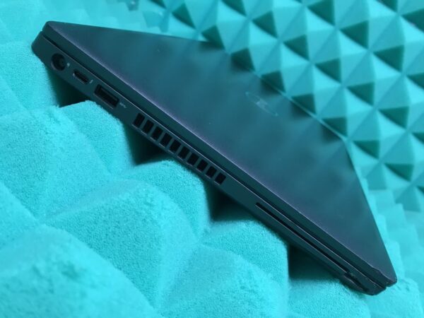 Ультрабук Б-клас Dell Latitude 5400 / 14" (1920x1080) IPS / Intel Core i5-8365U (4 (8) ядра по 1.6 - 4.1 GHz) / 8 GB DDR4 / 256 GB SSD / Intel UHD Graphics 620 / WebCam / USB 3.1 / HDMI / Windows 10 ліцензія - Зображення 7
