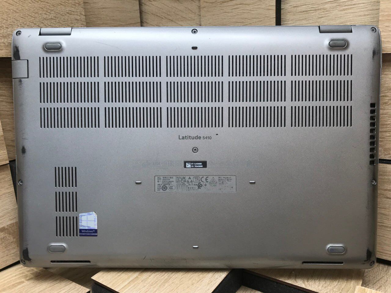 Ультрабук Б-клас Dell Latitude 5410 / 14" (1366x768) TN / Intel Core i5-10310U (4 (8) ядра по 1.7 - 4.4 GHz) / 8 GB DDR4 / 256 GB SSD M.2 / Intel UHD Graphics / WebCam / USB 3.1 / HDMI / Windows 10 ліцензія - Зображення 9