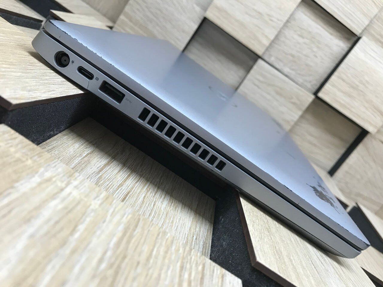 Ультрабук Б-клас Dell Latitude 5410 / 14" (1366x768) TN / Intel Core i5-10310U (4 (8) ядра по 1.7 - 4.4 GHz) / 8 GB DDR4 / 256 GB SSD M.2 / Intel UHD Graphics / WebCam / USB 3.1 / HDMI / Windows 10 ліцензія - Зображення 6