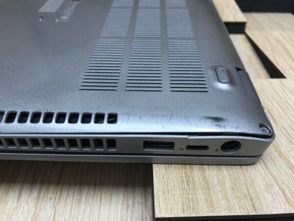 Ультрабук Б-клас Dell Latitude 5410 / 14" (1366x768) TN / Intel Core i5-10310U (4 (8) ядра по 1.7 - 4.4 GHz) / 8 GB DDR4 / 256 GB SSD M.2 / Intel UHD Graphics / WebCam / USB 3.1 / HDMI / Windows 10 ліцензія - Зображення 10