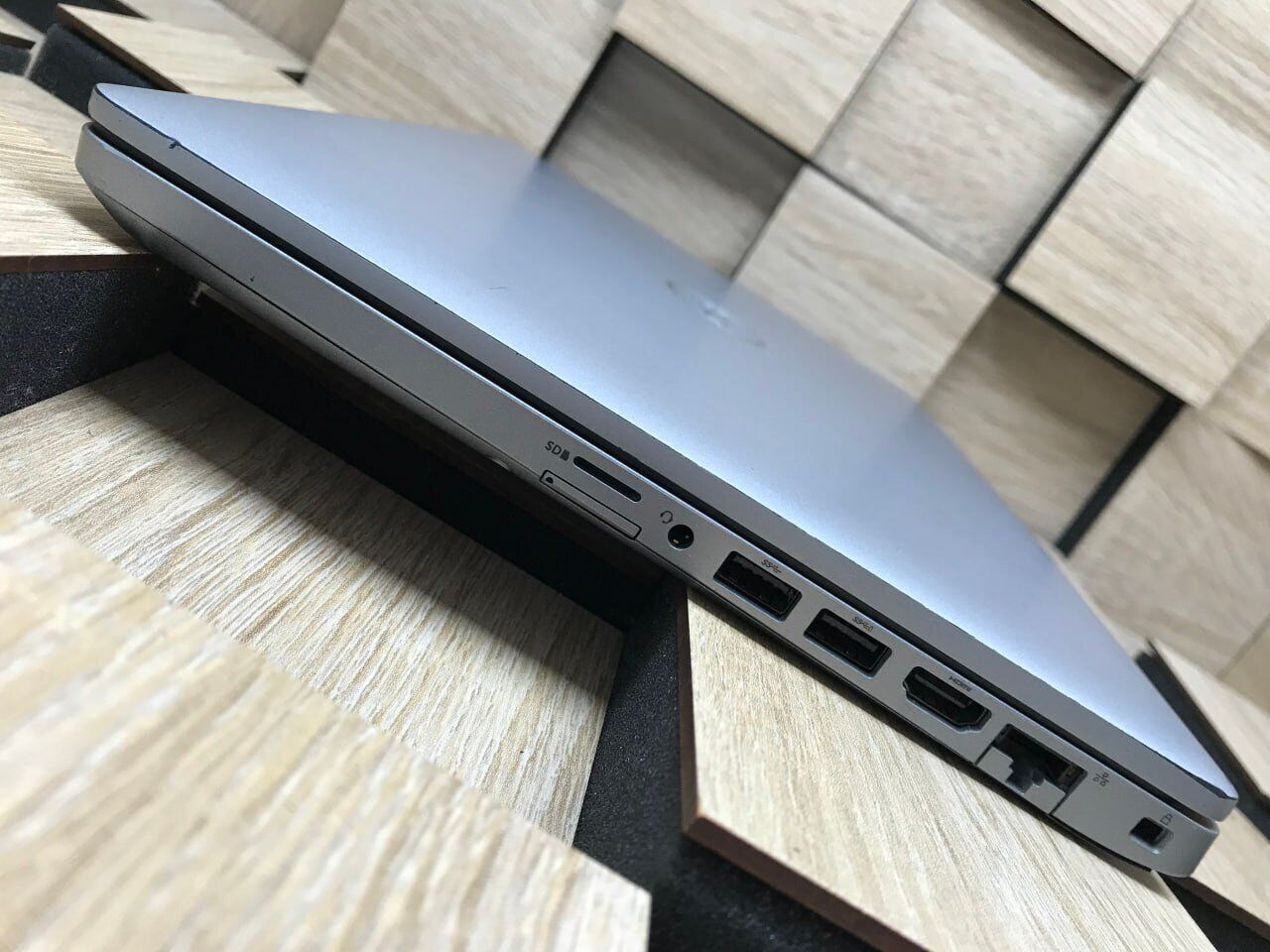 Ультрабук Б-клас Dell Latitude 5410 / 14" (1920x1080) IPS / Intel Core i5-10310U (4 (8) ядра по 1.7 - 4.4 GHz) / 8 GB DDR4 / 256 GB SSD / Intel UHD Graphics / WebCam / Windows 10 ліцензія - Зображення 6