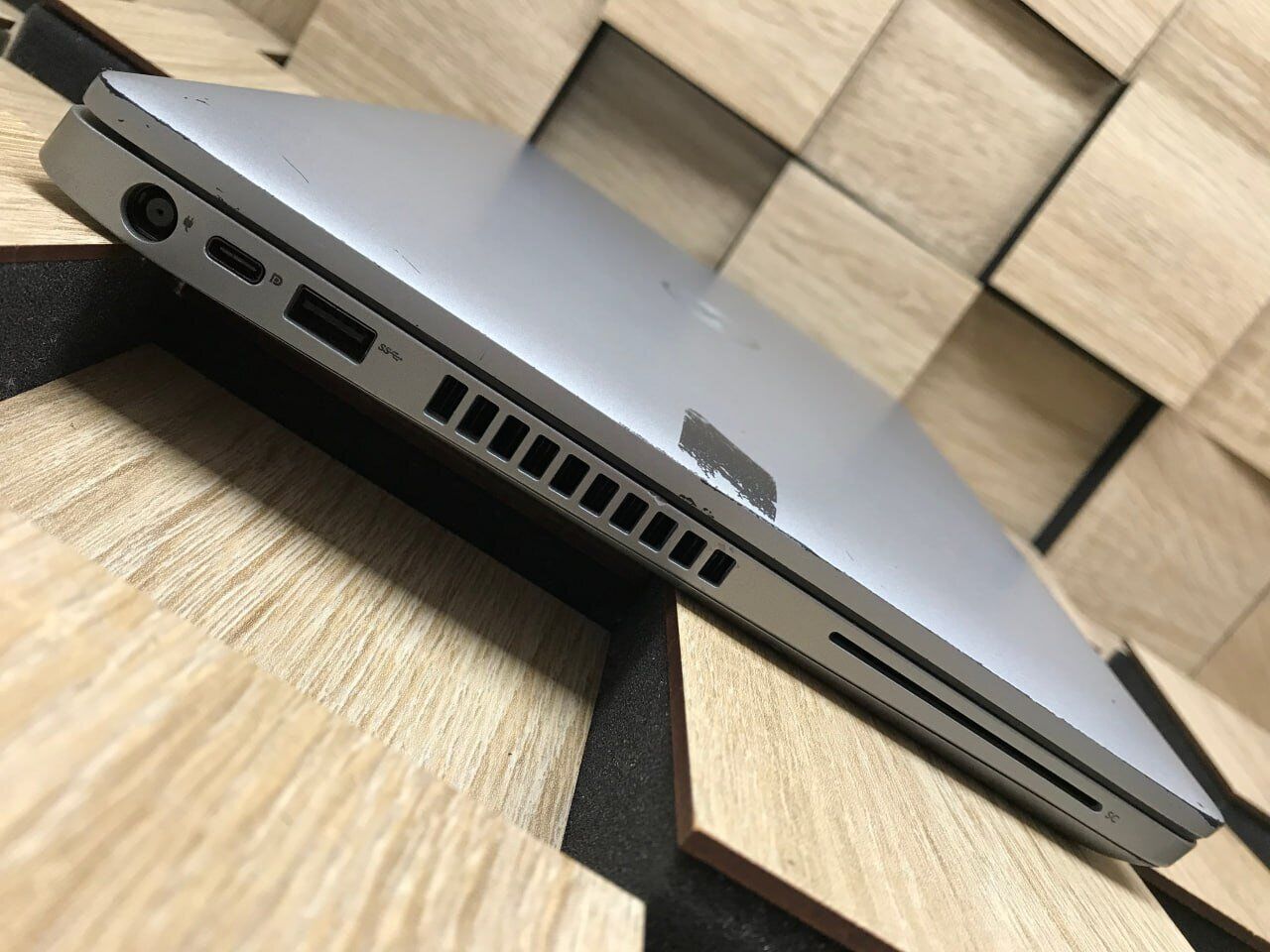 Ультрабук Б-клас Dell Latitude 5410 / 14" (1920x1080) IPS / Intel Core i5-10310U (4 (8) ядра по 1.7 - 4.4 GHz) / 8 GB DDR4 / 256 GB SSD / Intel UHD Graphics / WebCam / Windows 10 ліцензія - Зображення 5