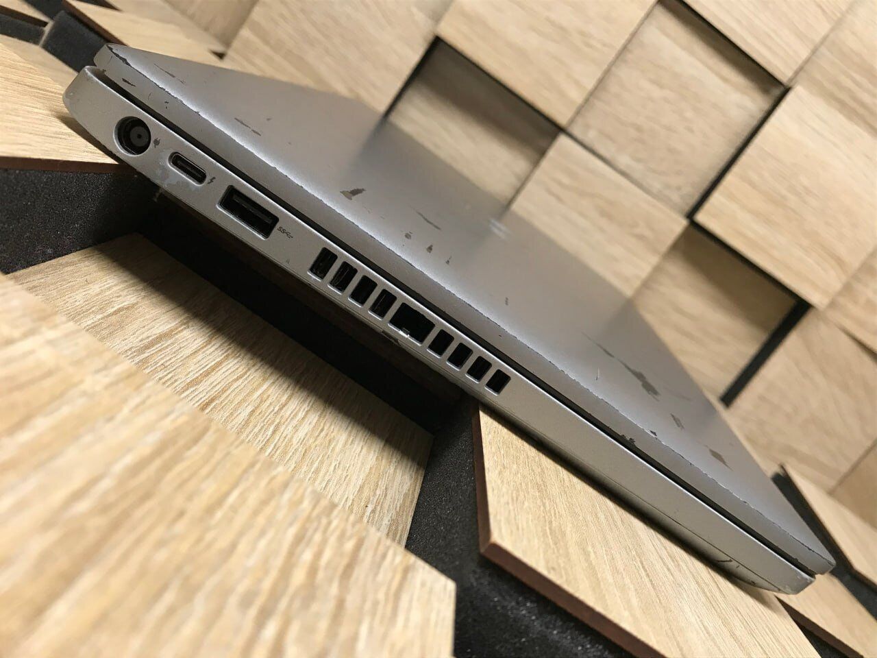 Ультрабук Б-клас Dell Latitude 5410 / 14" (1920x1080) IPS / Intel Core i5-10310U (4 (8) ядра по 1.7 - 4.4 GHz) / 8 GB DDR4 / 256 GB SSD M.2 / Intel UHD Graphics / WebCam / HDMI / Windows 10 ліцензія - Зображення 5