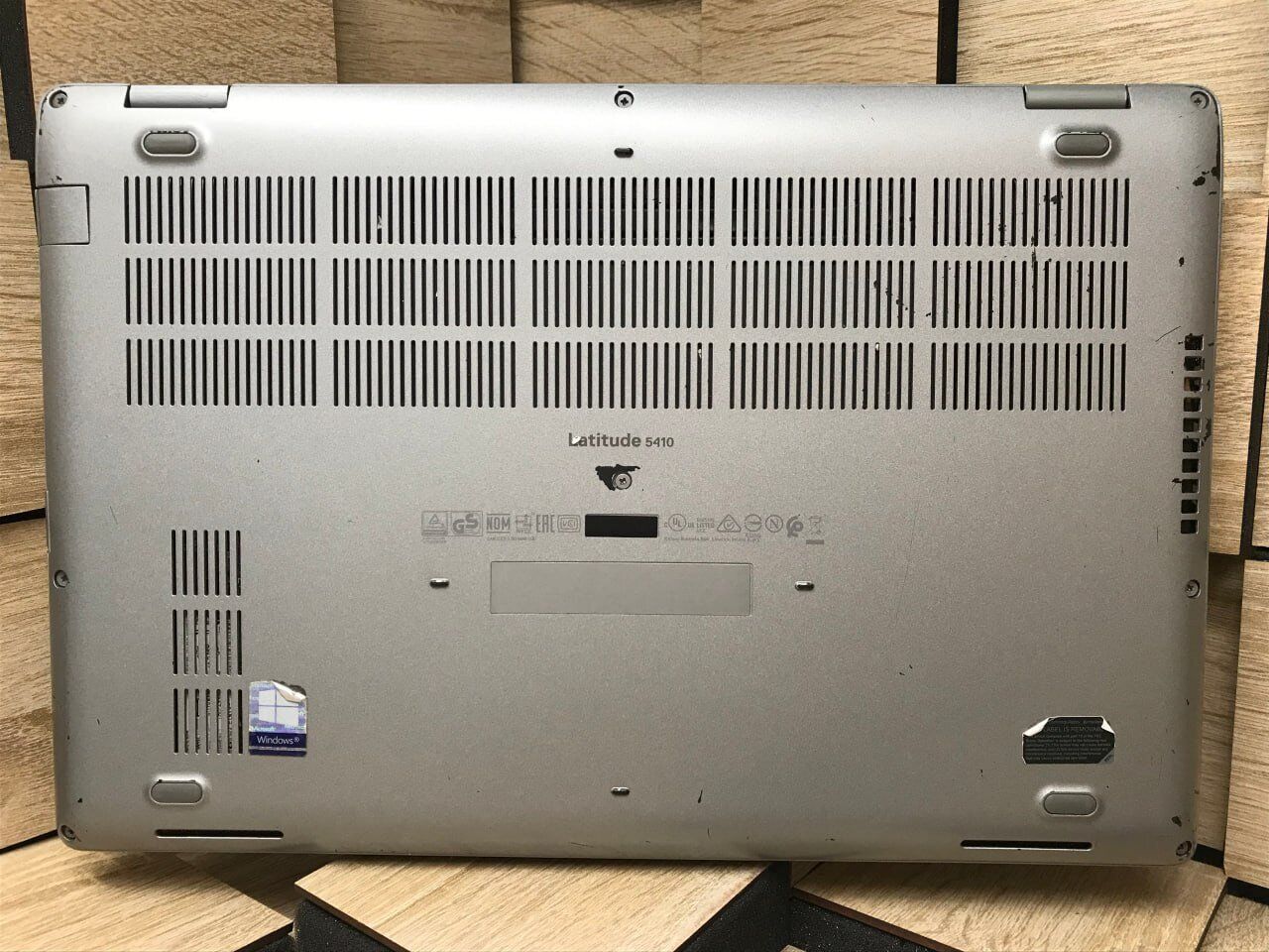Ультрабук Б-клас Dell Latitude 5410 / 14" (1920x1080) IPS / Intel Core i5-10310U (4 (8) ядра по 1.7 - 4.4 GHz) / 8 GB DDR4 / 256 GB SSD M.2 / Intel UHD Graphics / WebCam / HDMI / Windows 10 ліцензія - Зображення 11
