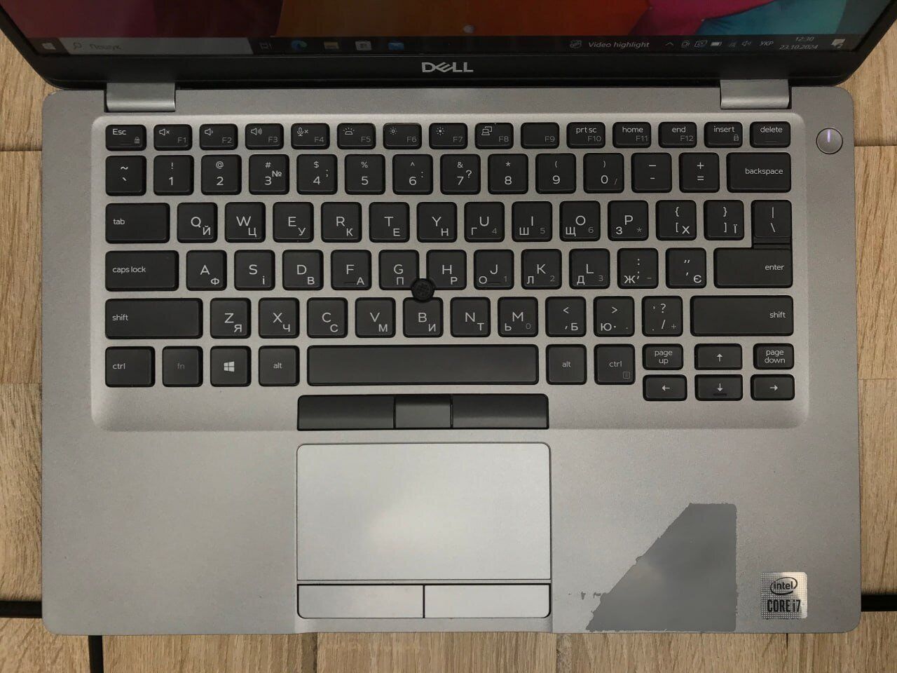 Ультрабук Б-клас Dell Latitude 5410 / 14" (1920x1080) IPS / Intel Core i5-10310U (4 (8) ядра по 1.7 - 4.4 GHz) / 8 GB DDR4 / 256 GB SSD M.2 / Intel UHD Graphics / WebCam / HDMI / Windows 10 ліцензія - Зображення 4