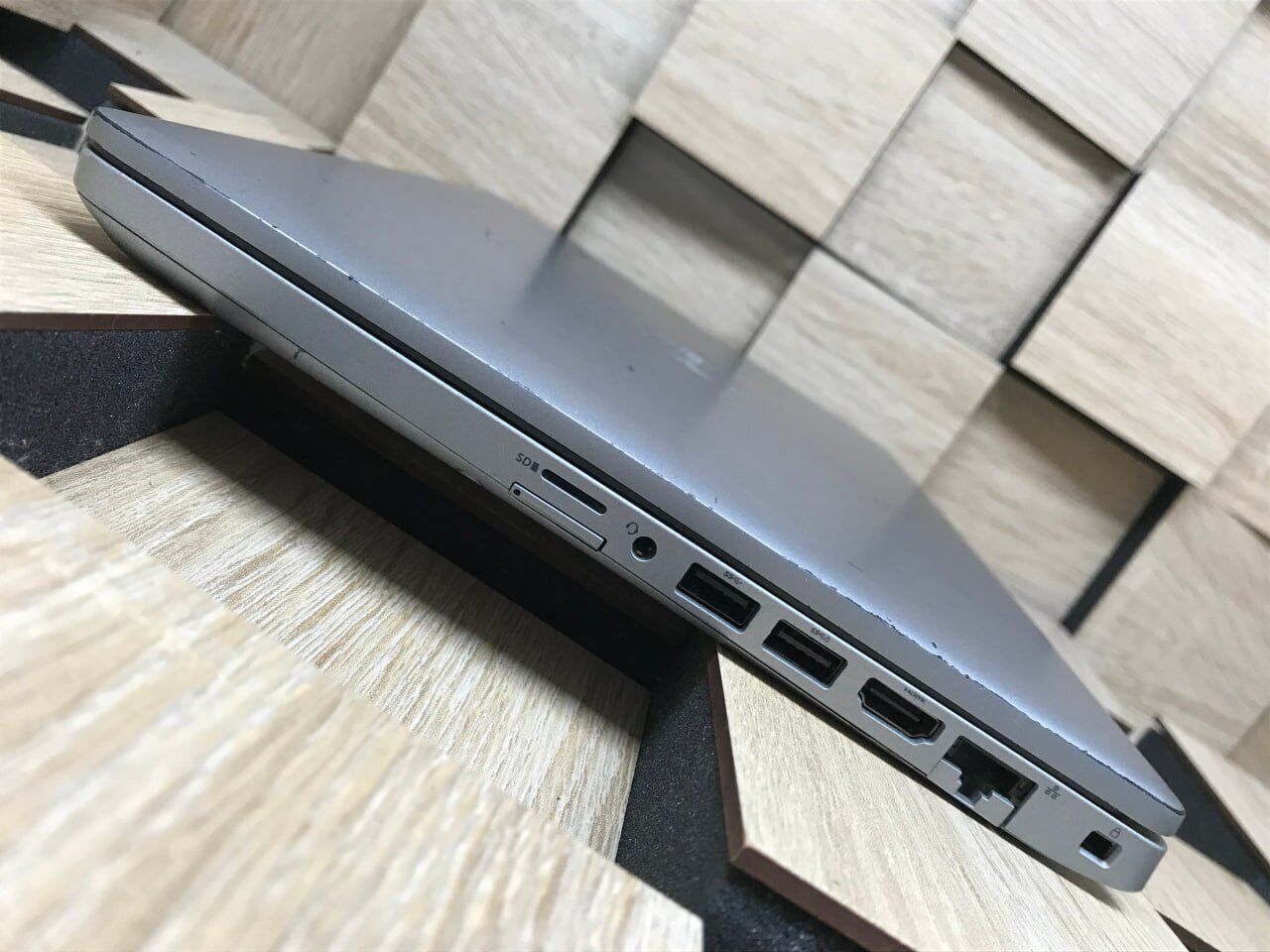 Ультрабук Б-клас Dell Latitude 5410 / 14" (1920x1080) IPS / Intel Core i5-10310U (4 (8) ядра по 1.7 - 4.4 GHz) / 8 GB DDR4 / 256 GB SSD M.2 / Intel UHD Graphics / WebCam / HDMI / Windows 10 ліцензія - Зображення 7
