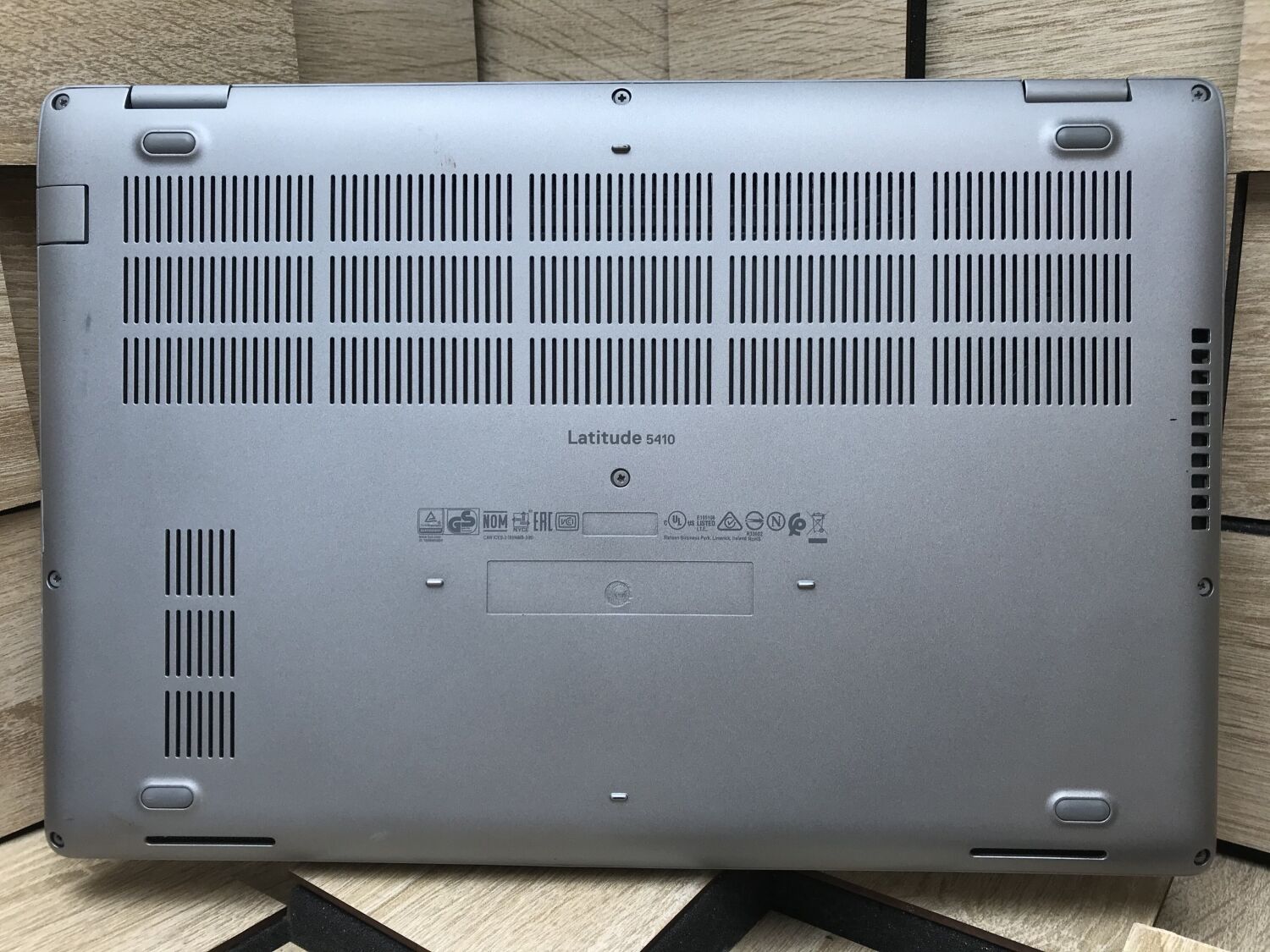 Ультрабук Б-клас Dell Latitude 5410 / 14" (1920x1080) IPS / Intel Core i5-10310U (4 (8) ядра по 1.7 - 4.4 GHz) / 8 GB DDR4 / 256 GB SSD M.2 / Intel UHD Graphics / WebCam / Windows 10 ліцензія - Зображення 10