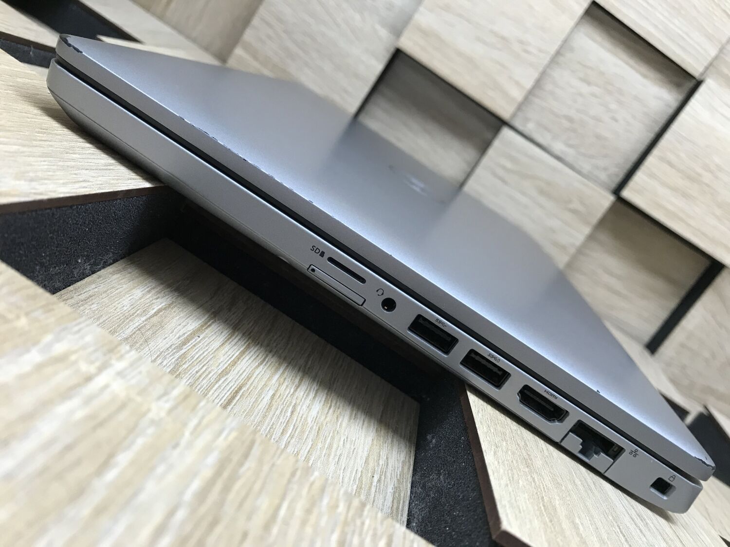 Ультрабук Б-клас Dell Latitude 5410 / 14" (1920x1080) IPS / Intel Core i5-10310U (4 (8) ядра по 1.7 - 4.4 GHz) / 8 GB DDR4 / 256 GB SSD M.2 / Intel UHD Graphics / WebCam / Windows 10 ліцензія - Зображення 7