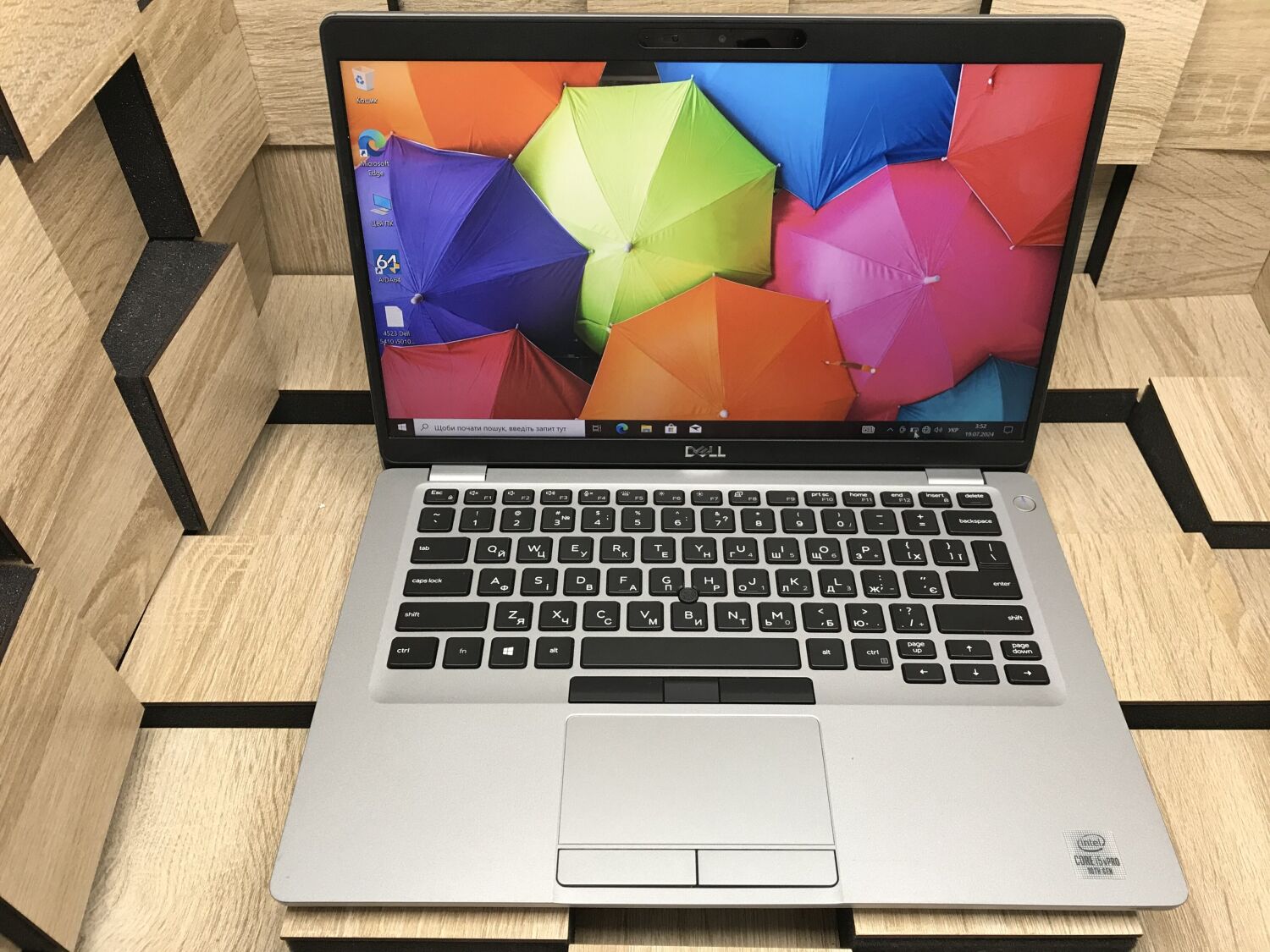 Ультрабук Б-клас Dell Latitude 5410 / 14" (1920x1080) IPS / Intel Core i5-10310U (4 (8) ядра по 1.7 - 4.4 GHz) / 8 GB DDR4 / 256 GB SSD M.2 / Intel UHD Graphics / WebCam / Windows 10 ліцензія - Зображення 2