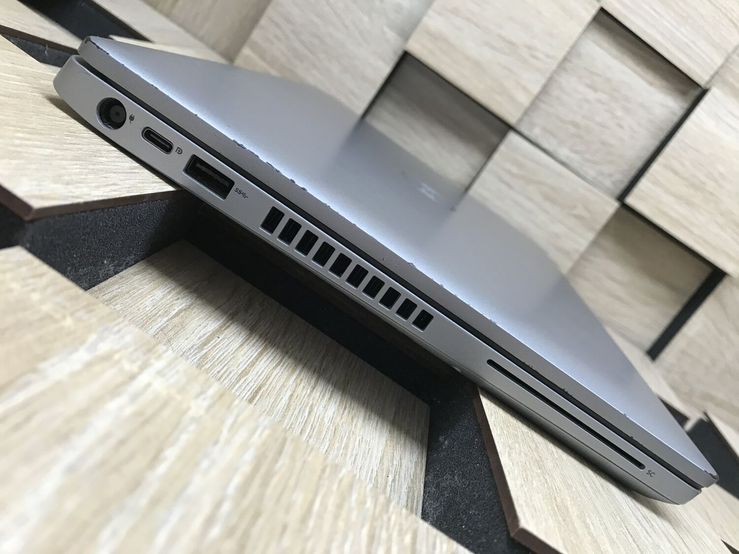 Ультрабук Б-клас Dell Latitude 5410 / 14" (1920x1080) IPS / Intel Core i5-10310U (4 (8) ядра по 1.7 - 4.4 GHz) / 8 GB DDR4 / 256 GB SSD M.2 / Intel UHD Graphics / WebCam / Windows 10 ліцензія - Зображення 6