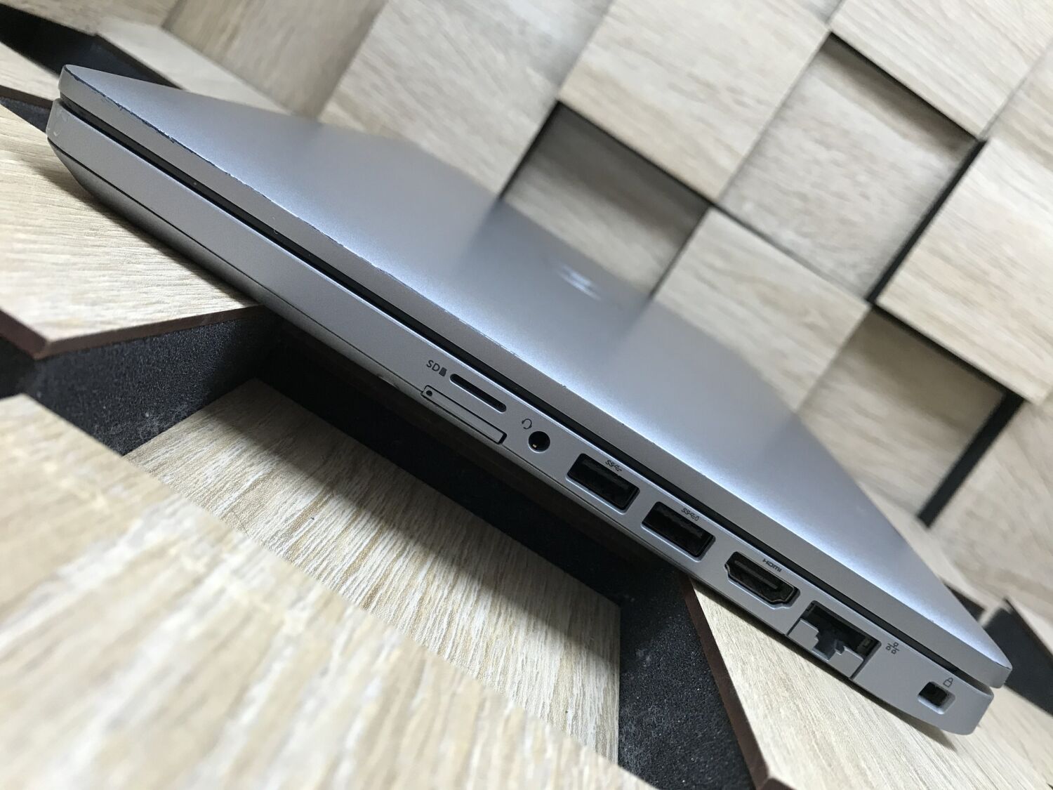 Ультрабук Б-клас Dell Latitude 5410 / 14" (1920x1080) IPS / Intel Core i5-10310U (4 (8) ядра по 1.7 - 4.4 GHz) / 8 GB DDR4 / 512 GB SSD M.2 / Intel UHD Graphics / WebCam / Windows 10 лицензия - Зображення 6