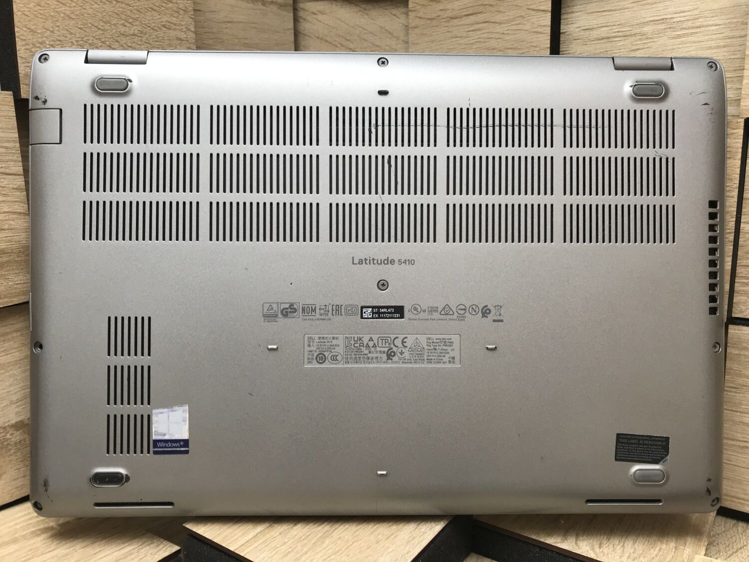 Ультрабук Б-клас Dell Latitude 5410 / 14" (1920x1080) IPS Touch / Intel Core i5-10210U (4 (8) ядра по 1.6 - 4.2 GHz) / 8 GB DDR4 / 256 GB SSD M.2 / Intel UHD Graphics / WebCam / USB 3.1 / HDMI / Windows 10 ліцензія - Зображення 9