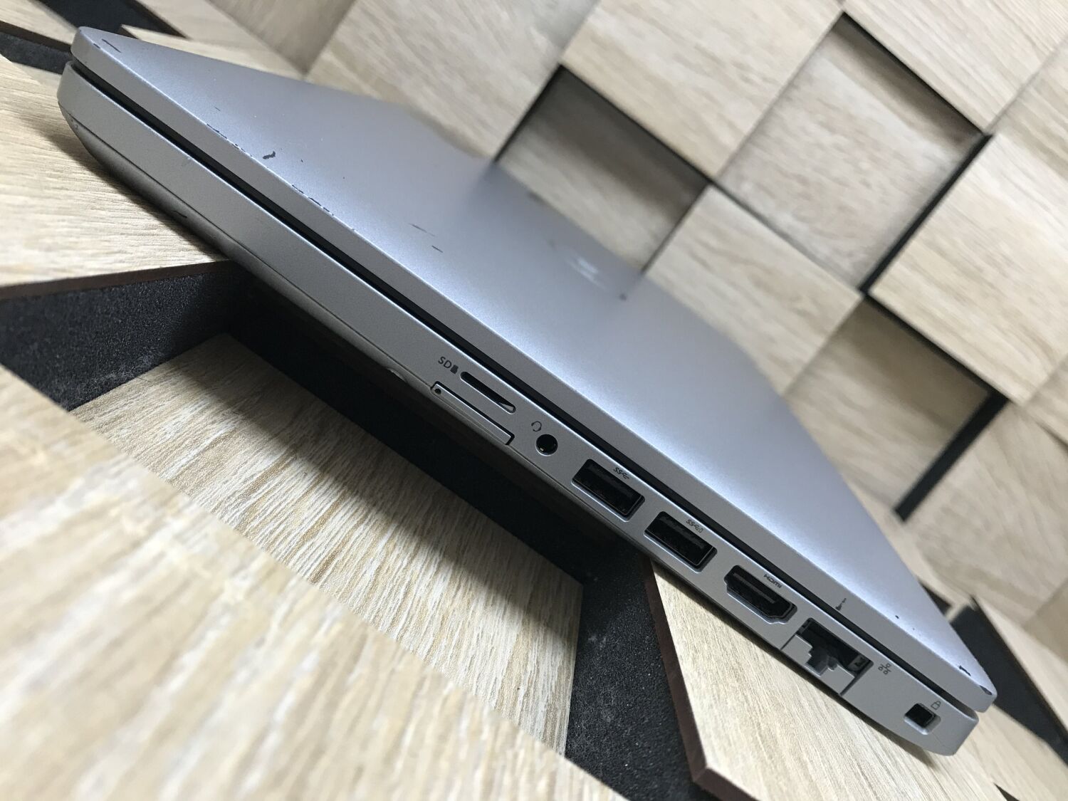 Ультрабук Б-клас Dell Latitude 5410 / 14" (1920x1080) IPS Touch / Intel Core i5-10210U (4 (8) ядра по 1.6 - 4.2 GHz) / 8 GB DDR4 / 256 GB SSD M.2 / Intel UHD Graphics / WebCam / USB 3.1 / HDMI / Windows 10 ліцензія - Зображення 6