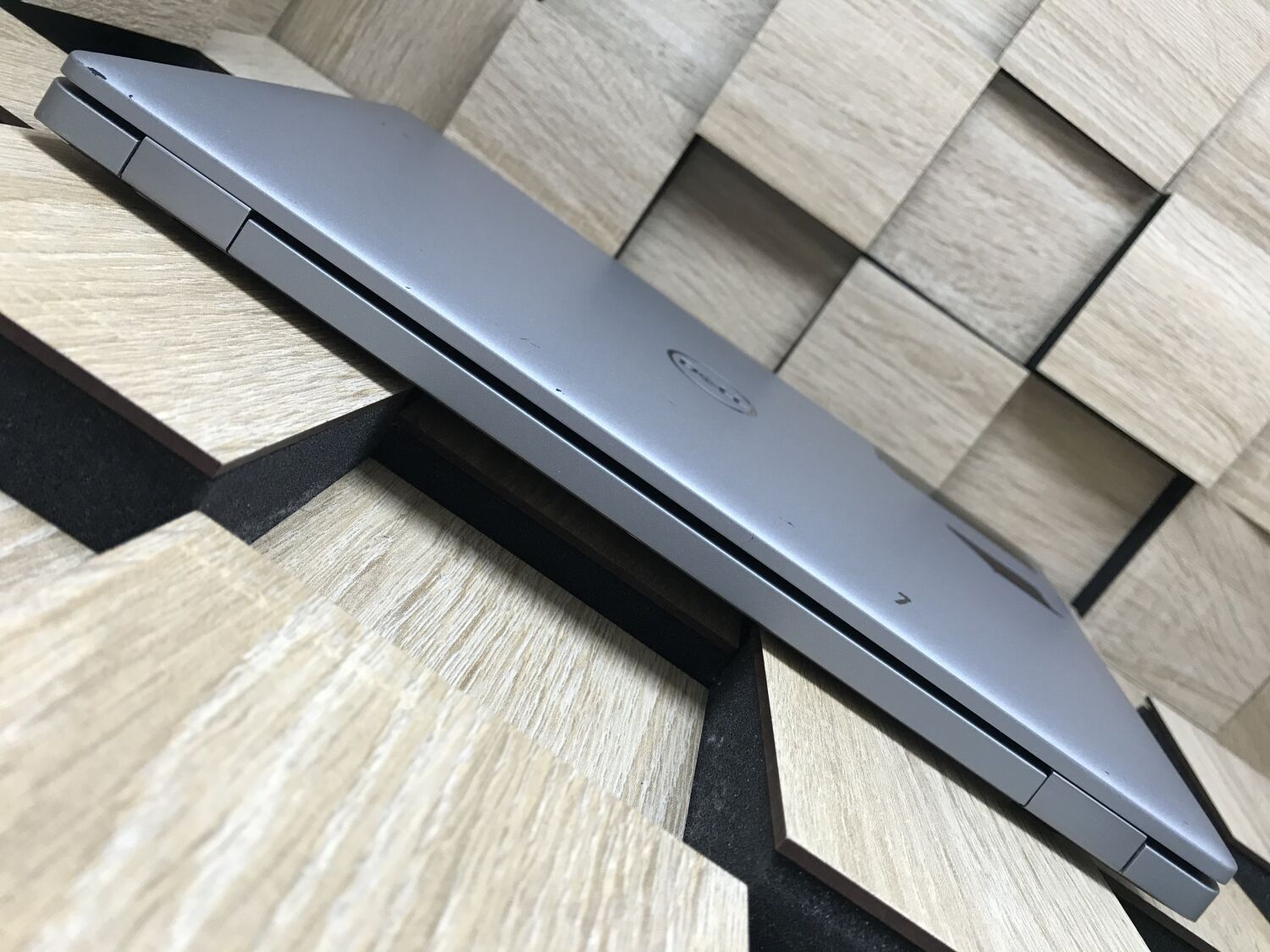 Ультрабук Б-клас Dell Latitude 5410 / 14" (1920x1080) IPS Touch / Intel Core i5-10210U (4 (8) ядра по 1.6 - 4.2 GHz) / 8 GB DDR4 / 256 GB SSD M.2 / Intel UHD Graphics / WebCam / USB 3.1 / HDMI / Windows 10 ліцензія - Зображення 7