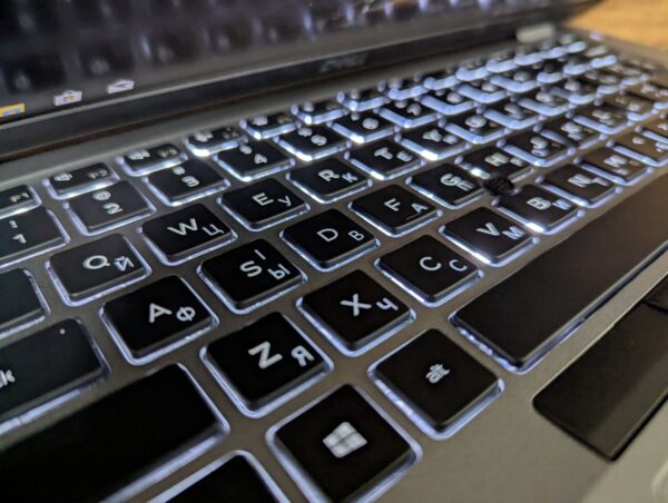 Ультрабук Б-клас Dell Latitude 5411 / 14" (1920x1080) IPS / Intel Core i7-10850H (6 (12) ядер по 2.7 - 5.1 GHz) / 16 GB DDR4 / 480 GB SSD / Intel UHD Graphics / WebCam / Windows 10 - Зображення 6