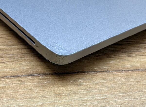 Ультрабук Б-клас Dell Latitude 5411 / 14" (1920x1080) IPS / Intel Core i7-10850H (6 (12) ядер по 2.7 - 5.1 GHz) / 16 GB DDR4 / 512 GB SSD / Intel UHD Graphics / WebCam / Windows 10 - Зображення 4