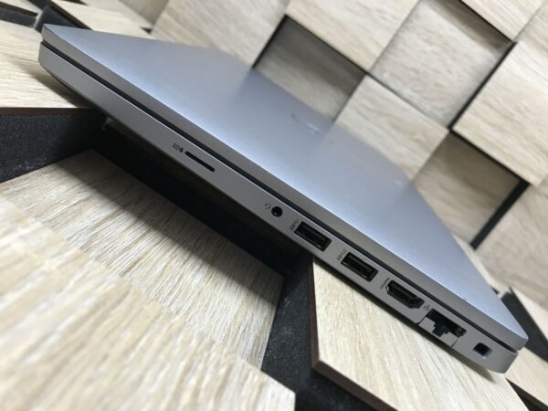 Ультрабук Б-клас Dell Latitude 5411 / 14" (1920x1080) IPS / Intel Core i7-10850H (6 (12) ядра по 2.7 - 5.1 GHz) / 8 GB DDR4 / 256 GB SSD M.2 / Intel UHD Graphics / WebCam / HDMI / Windows 10 ліцензія - Зображення 6