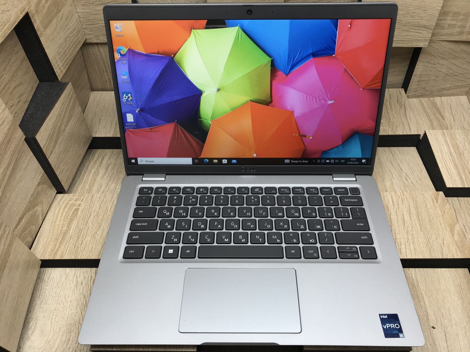Ультрабук Б-клас Dell Latitude 5411 / 14" (1920x1080) IPS / Intel Core i7-10850H (6 (12) ядра по 2.7 - 5.1 GHz) / 8 GB DDR4 / 256 GB SSD M.2 / Intel UHD Graphics / WebCam / HDMI / Windows 10 ліцензія - Зображення 2