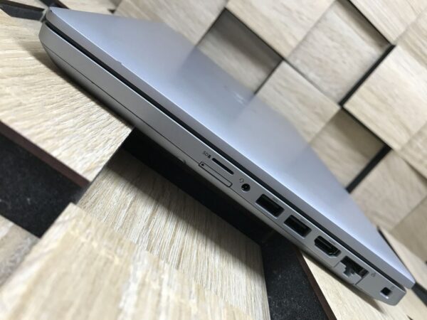 Ультрабук Б-клас Dell Latitude 5411 / 14" (1920x1080) IPS / Intel Core i7-10850H (6 (12) ядер по 2.7 - 5.1 GHz) / 8 GB DDR4 / 240 GB SSD M.2 / Intel UHD Graphics / WebCam / Windows 10 ліцензія - Зображення 6
