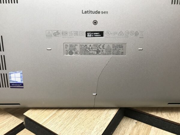 Ультрабук Б-клас Dell Latitude 5411 / 14" (1920x1080) IPS / Intel Core i7-10850H (6 (12) ядер по 2.7 - 5.1 GHz) / 8 GB DDR4 / 240 GB SSD M.2 / Intel UHD Graphics / WebCam / Windows 10 ліцензія - Зображення 10
