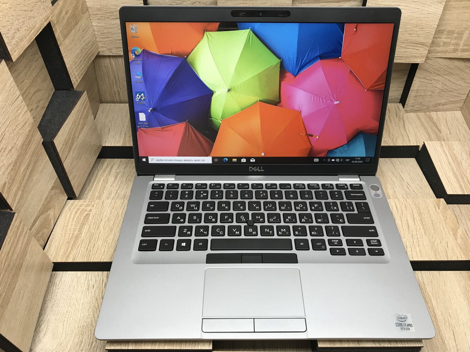 Ультрабук Б-клас Dell Latitude 5411 / 14" (1920x1080) IPS / Intel Core i7-10850H (6 (12) ядер по 2.7 - 5.1 GHz) / 8 GB DDR4 / 240 GB SSD M.2 / Intel UHD Graphics / WebCam / Windows 10 ліцензія - Зображення 2