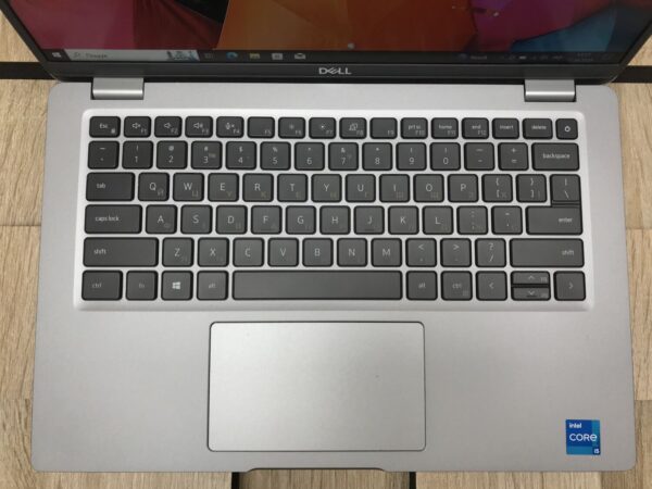 Ультрабук Б-клас Dell Latitude 5420 / 14" (1920x1080) IPS / Intel Core i5-1135G7 (4 (8) ядра по 4.2 GHz) / 8 GB DDR4 / 256 GB SSD M.2 / Intel Iris Xe Graphics / WebCam / Windows 10 ліцензія - Зображення 4