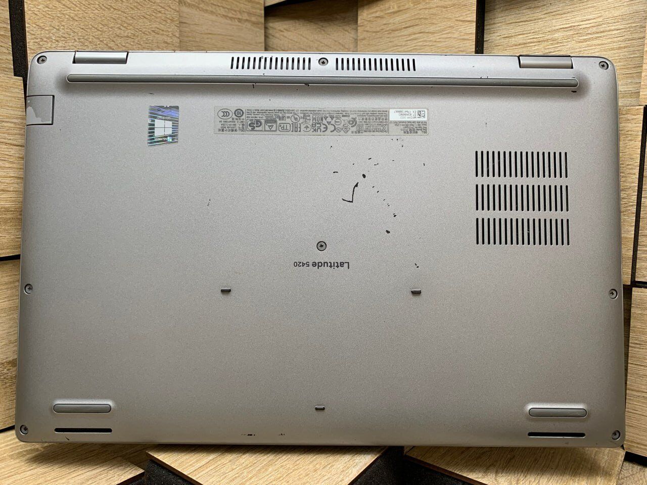 Ультрабук Б-клас Dell Latitude 5420 / 14" (1920x1080) IPS / Intel Core i5-1145G7 (4 (8) ядра по 2.6 - 4.4 GHz) / 16 GB DDR4 / 256 GB SSD M.2 / Intel Iris Xe Graphics / WebCam / Windows 10 ліцензія - Зображення 10