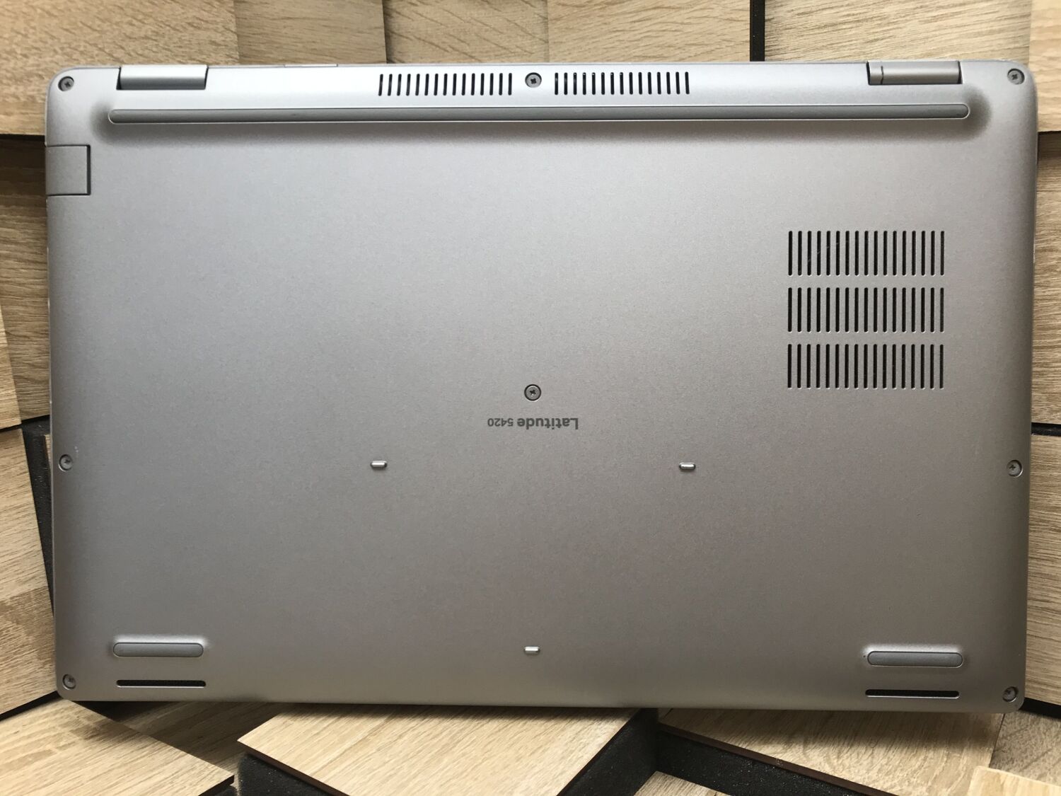 Ультрабук Б-клас Dell Latitude 5420 / 14" (1920x1080) IPS / Intel Core i7-1185G7 (4 (8) ядра по 3.0 - 4.8 GHz) / 8 GB DDR4 / 256 GB SSD M.2 / Intel Iris Xe Graphics / WebCam / Windows 10 ліцензія - Зображення 10