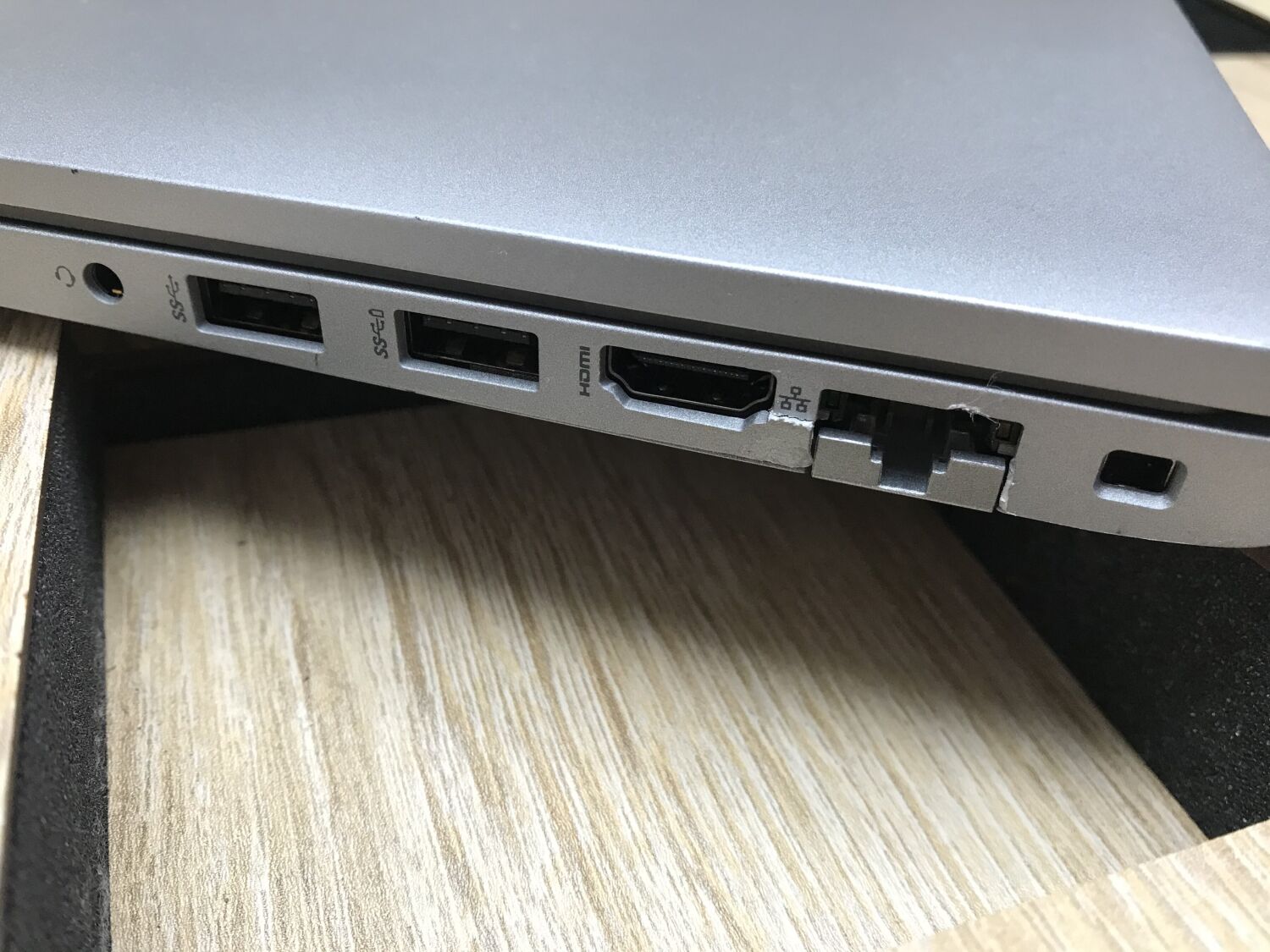 Ультрабук Б-клас Dell Latitude 5420 / 14" (1920x1080) IPS / Intel Core i7-1185G7 (4 (8) ядра по 3.0 - 4.8 GHz) / 8 GB DDR4 / 256 GB SSD M.2 / Intel Iris Xe Graphics / WebCam / Windows 10 ліцензія - Зображення 8