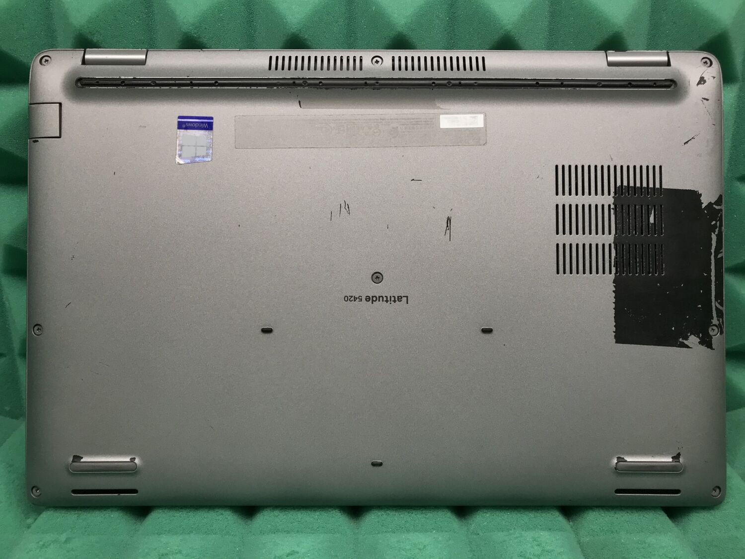 Ультрабук Б-клас Dell Latitude 5420 / 14" (1920x1080) IPS Touch / Intel Core i5-1145G7 (4 (8) ядра по 2.6 - 4.4 GHz) / 16 GB DDR4 / 256 GB SSD / Intel Iris Xe Graphics / WebCam / Windows 10 ліцензія - Зображення 10