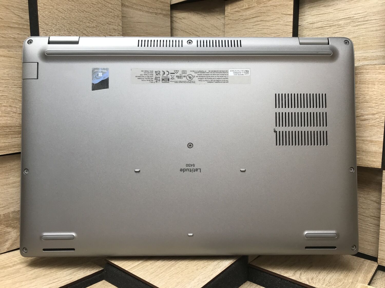 Ультрабук Б-клас Dell Latitude 5430 / 14" (1920x1080) IPS / Intel Core i5-1235U (10 (12) ядер по 1.3 - 4.4 GHz) / 16 GB DDR4 / 256 GB SSD M.2 / Intel Iris Xe Graphics / WebCam / Windows 10 ліцензія - Зображення 9