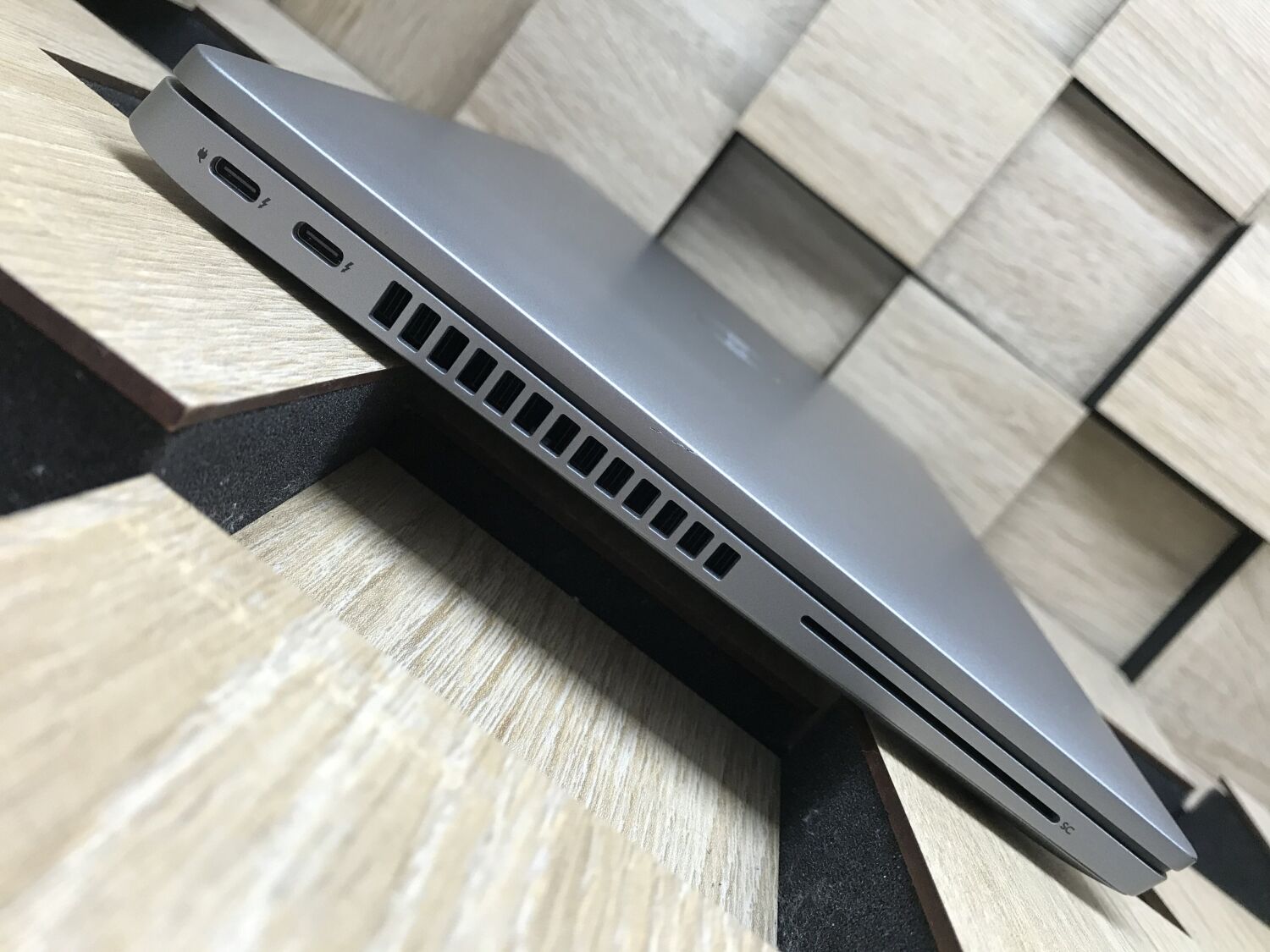 Ультрабук Б-клас Dell Latitude 5430 / 14" (1920x1080) IPS / Intel Core i5-1235U (10 (12) ядер по 1.3 - 4.4 GHz) / 16 GB DDR4 / 256 GB SSD M.2 / Intel Iris Xe Graphics / WebCam / Windows 10 ліцензія - Зображення 5