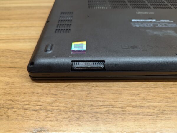 Ультрабук Б-клас Dell Latitude 5480 / 14" (1366x768) TN / Intel Core i5-7200U (2 (4) ядра по 2.5 - 3.1 GHz) / 8 GB DDR4 / 256 GB SSD / Intel HD Graphics 620 / WebCam / HDMI / Windows 10 - Зображення 3