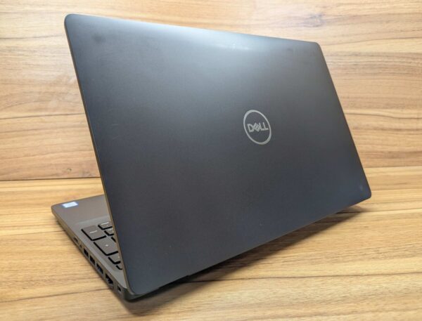 Ультрабук Б-клас Dell Latitude 5500 / 15.6" (1920x1080) IPS / Intel Core i5-8265U (4 (8) ядра по 1.6 - 3.9 GHz) / 16 GB DDR4 / 256 GB SSD / Intel UHD Graphics 620 / WebCam / Windows 10 - Зображення 7