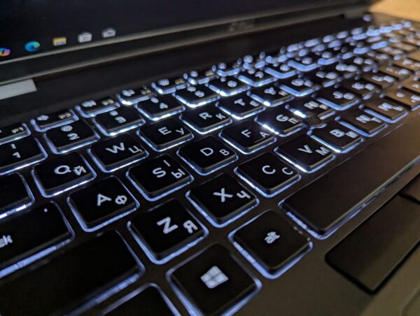 Ультрабук Б-клас Dell Latitude 5500 / 15.6" (1920x1080) IPS / Intel Core i5-8265U (4 (8) ядра по 1.6 - 3.9 GHz) / 8 GB DDR4 / 256 GB SSD / Intel UHD Graphics 620 / WebCam / Windows 10 - Зображення 7