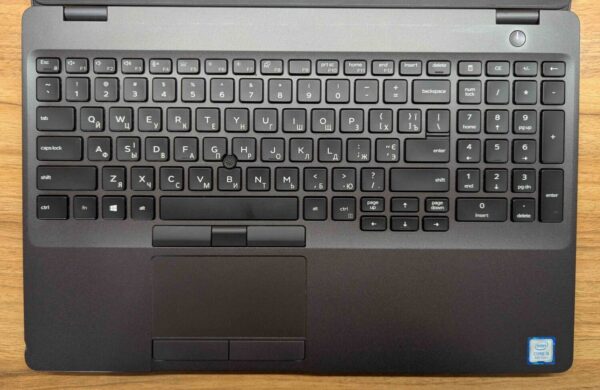Ультрабук Б-клас Dell Latitude 5500 / 15.6" (1920x1080) IPS / Intel Core i5-8265U (4 (8) ядра по 1.6 - 3.9 GHz) / 8 GB DDR4 / 256 GB SSD / Intel UHD Graphics 620 / WebCam / Windows 10 - Зображення 4