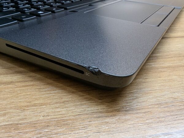 Ультрабук Б-клас Dell Latitude 5500 / 15.6" (1920x1080) IPS / Intel Core i5-8265U (4 (8) ядра по 1.6 - 3.9 GHz) / 8 GB DDR4 / 256 GB SSD / Intel UHD Graphics 620 / WebCam / Windows 10 - Зображення 3