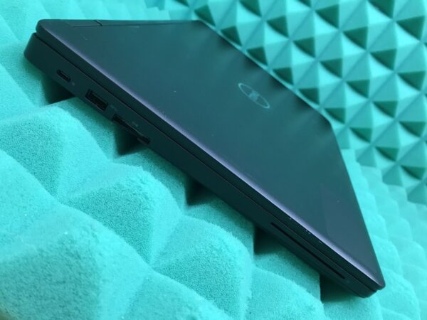 Ультрабук Б-клас Dell Latitude 5590 / 15.6" (1920x1080) IPS / Intel Core i7-8650U (4 (8) ядра по 1.9 - 4.2 GHz) / 8 GB DDR4 / 256 GB SSD M.2 / Intel UHD Graphics 620 / USB 3.1 / HDMI / Windows 10 ліцензія - Зображення 6