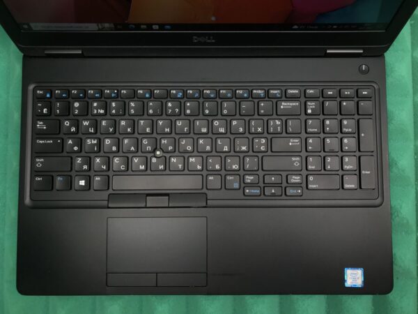 Ультрабук Б-клас Dell Latitude 5590 / 15.6" (1920x1080) IPS / Intel Core i7-8650U (4 (8) ядра по 1.9 - 4.2 GHz) / 8 GB DDR4 / 256 GB SSD M.2 / Intel UHD Graphics 620 / USB 3.1 / HDMI / Windows 10 ліцензія - Зображення 4