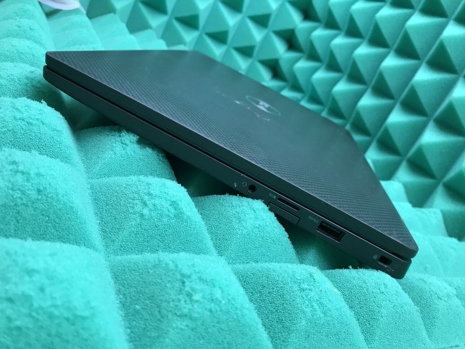 Ультрабук Б-клас Dell Latitude 7400 / 14" (1366x768) TN / Intel Core i5-8265U (4 (8) ядра по 1.6 - 3.9 GHz) / 8 GB DDR4 / 256 GB SSD M.2 / Intel UHD Graphics 620 / WebCam / USB 3.1 / HDMI / Windows 10 ліцензія - Зображення 5