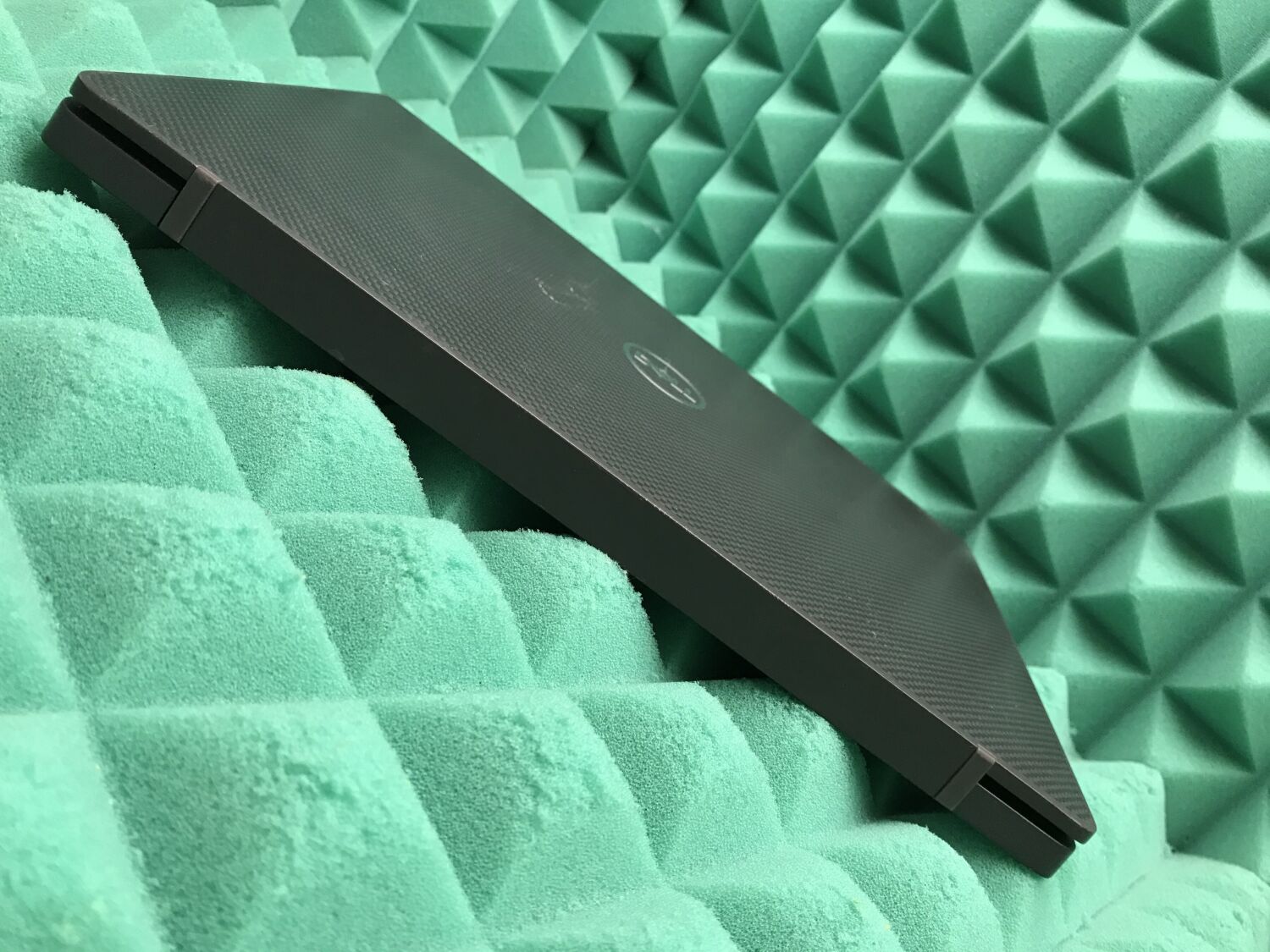 Ультрабук Б-клас Dell Latitude 7400 / 14" (1366x768) TN / Intel Core i5-8265U (4 (8) ядра по 1.6 - 3.9 GHz) / 8 GB DDR4 / 256 GB SSD M.2 / Intel UHD Graphics 620 / WebCam / USB 3.1 / HDMI / Windows 10 ліцензія - Зображення 7