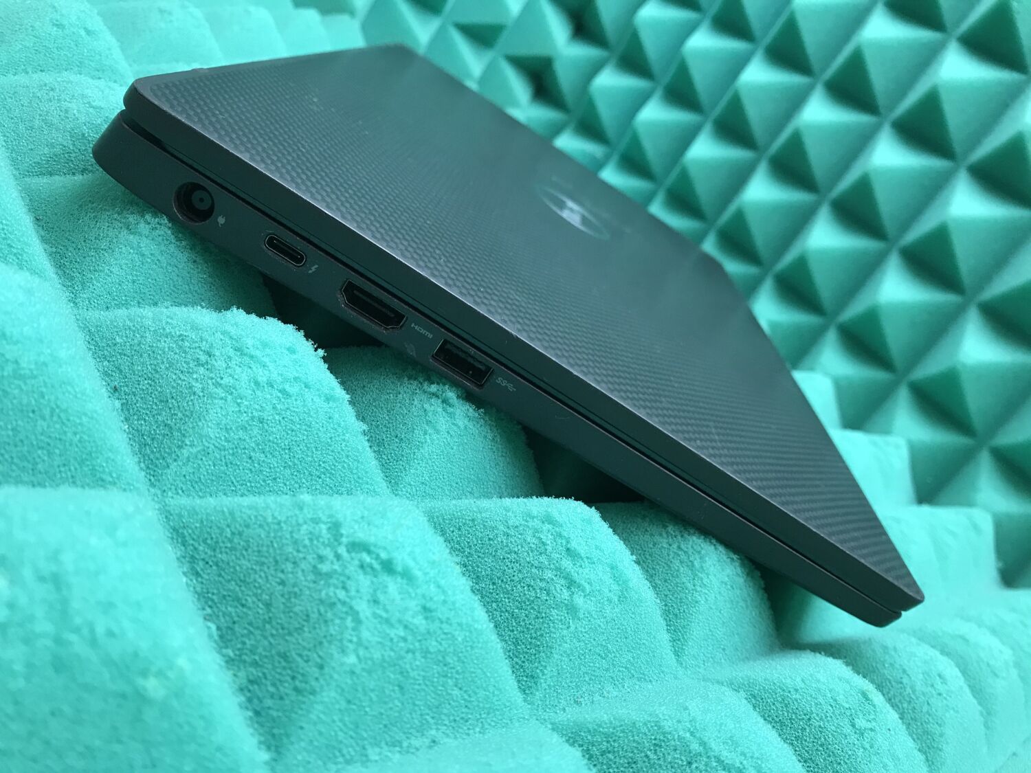 Ультрабук Б-клас Dell Latitude 7400 / 14" (1366x768) TN / Intel Core i5-8265U (4 (8) ядра по 1.6 - 3.9 GHz) / 8 GB DDR4 / 256 GB SSD M.2 / Intel UHD Graphics 620 / WebCam / USB 3.1 / HDMI / Windows 10 ліцензія - Зображення 6